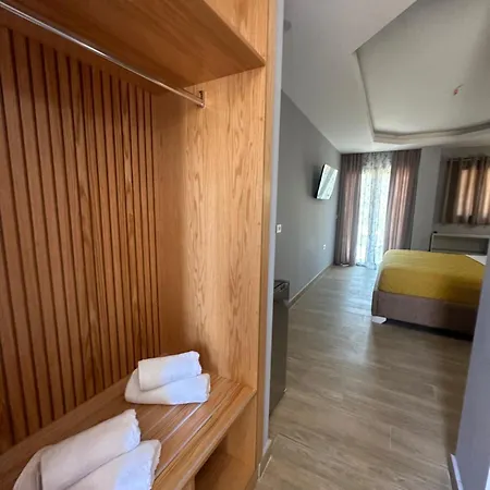 Sea Breeze * Himarë