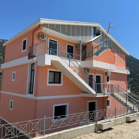 Sea Breeze Apartment *