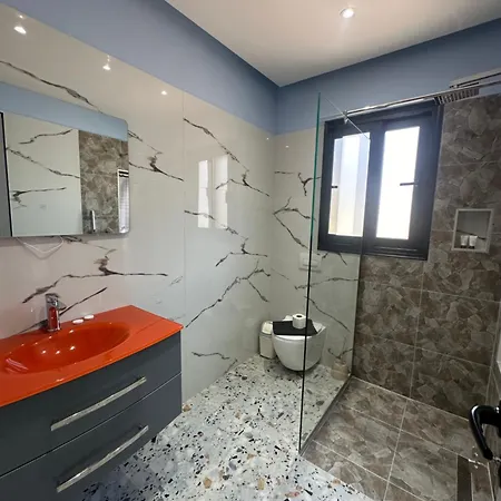 Sea Breeze Apartment *