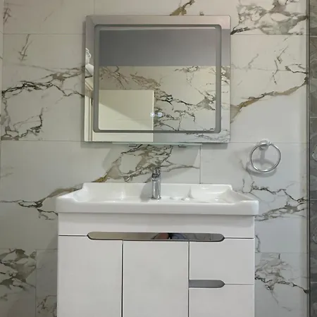 Sea Breeze * Himarë