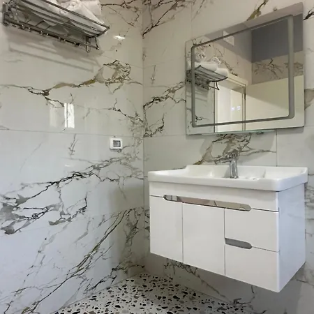 Sea Breeze Apartment *